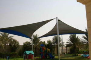 مظلات شكل مثلث في الرياض