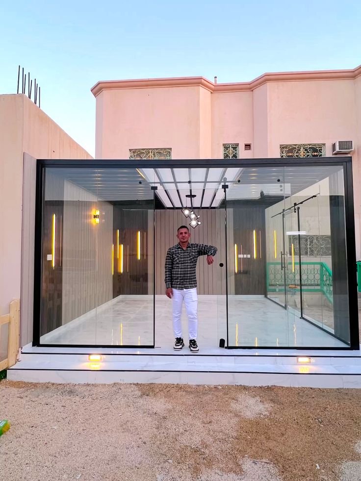 مقاول بناء ملاحق
